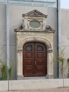 915002 Gezicht op een deel van de oostgevel van het nieuwe complex van het Rijksinstituut voor Volksgezondheid en ...